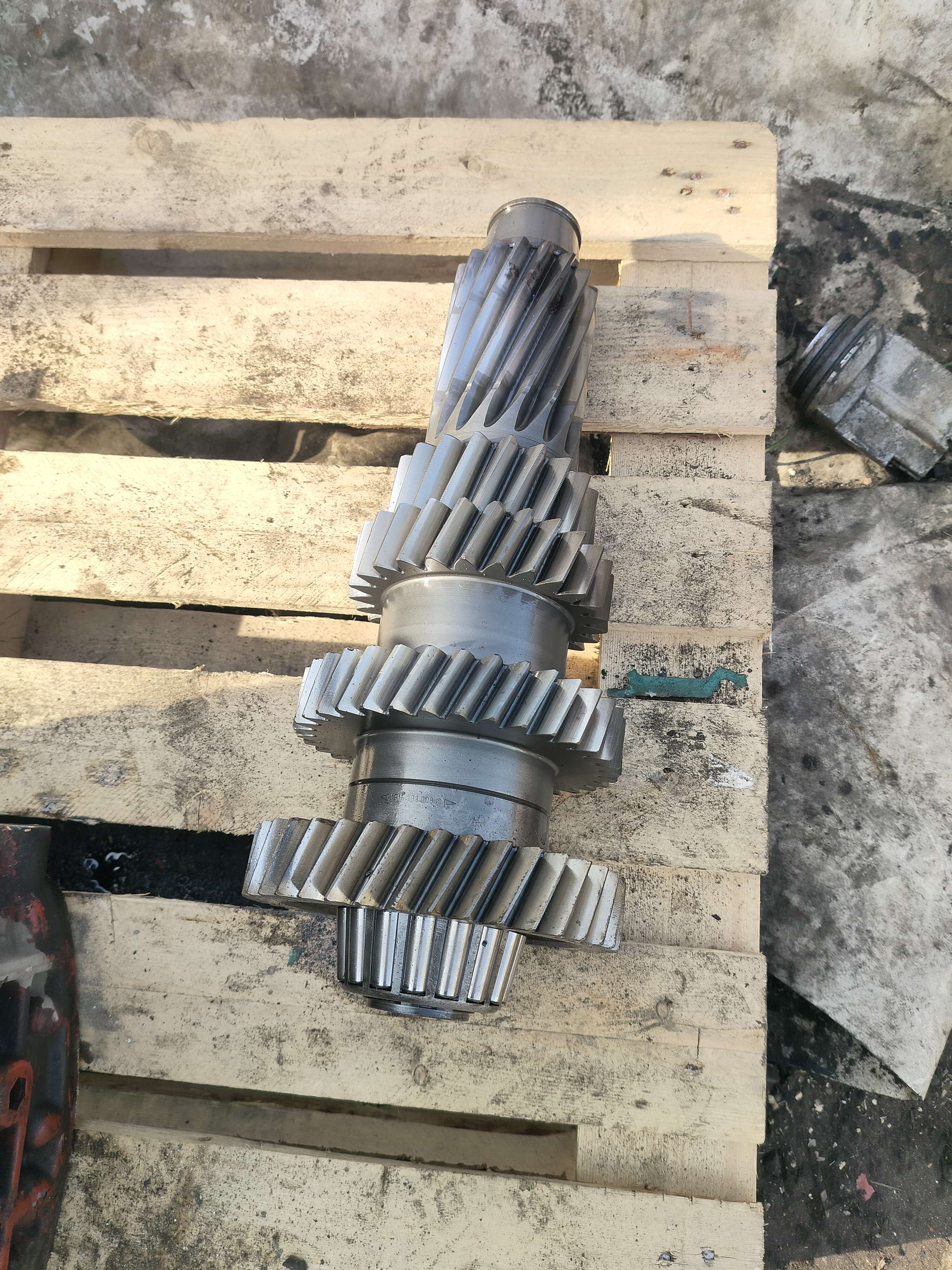Вал КПП промежуточный ZF 16S151